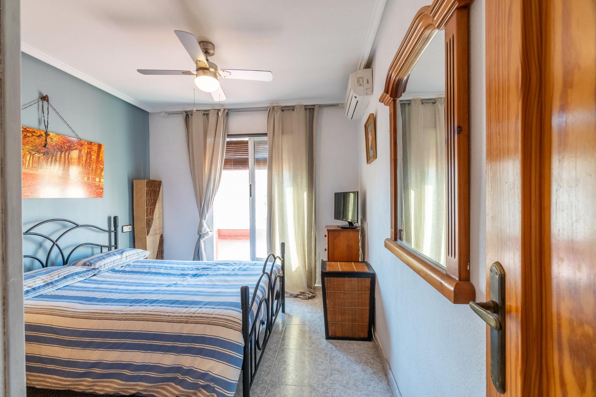 Dormitori de Casa o xalet en venda en Torrevieja amb Aire condicionat, Jardí privat i Terrassa