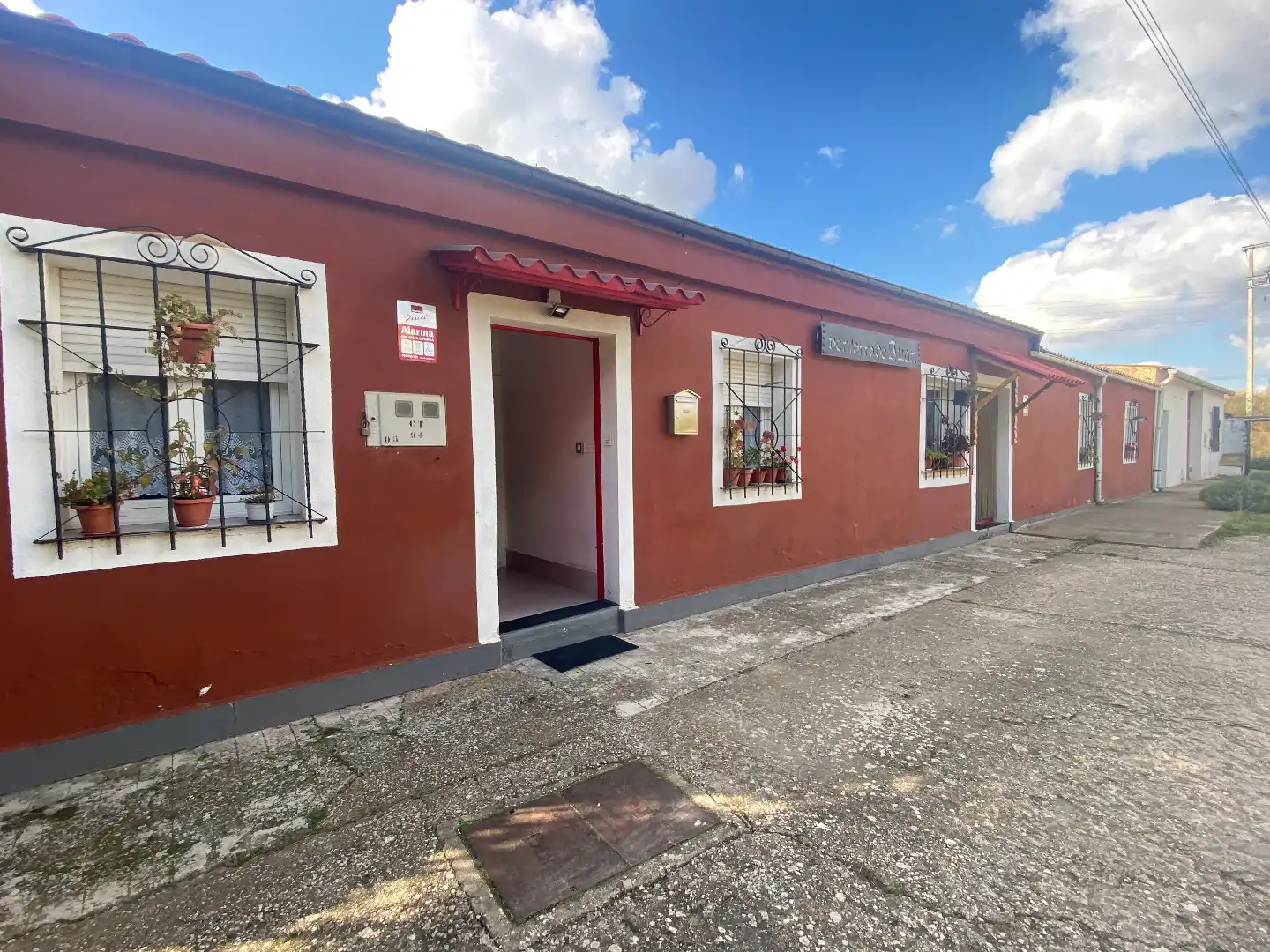 Vista exterior de Casa o xalet en venda en Burgos amb Parquet, Traster i Moblat