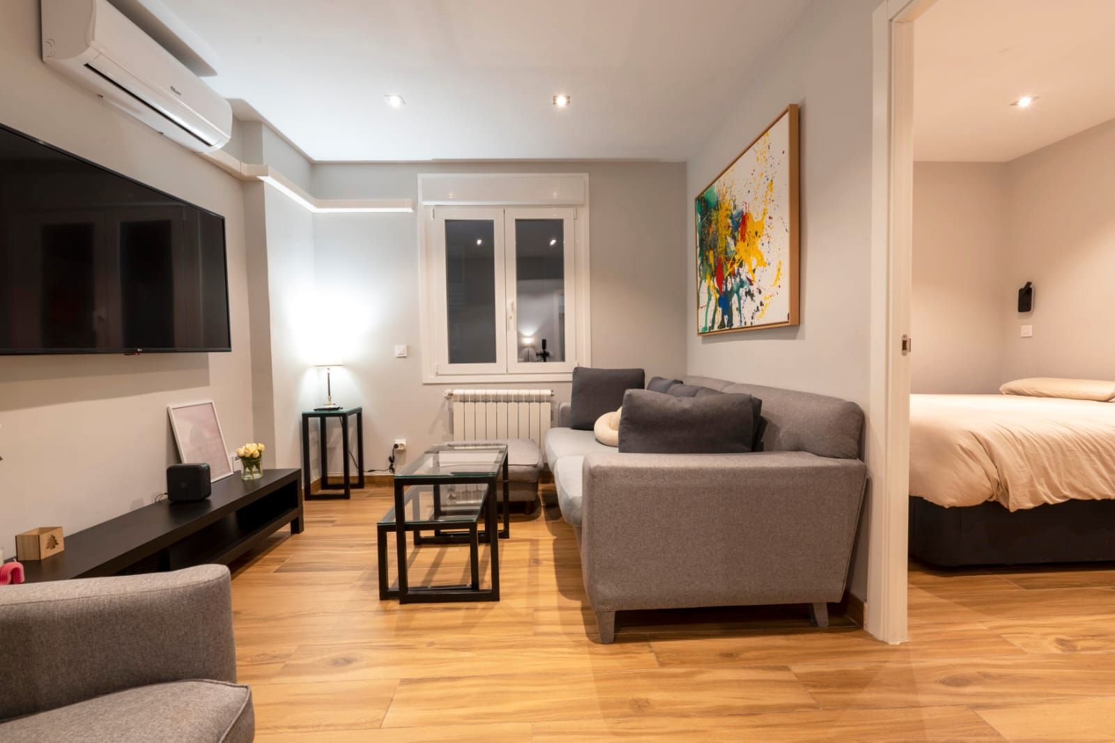 Living room of Flat for sale in  Madrid Capital  with Air Conditioner, Furnished and Oven