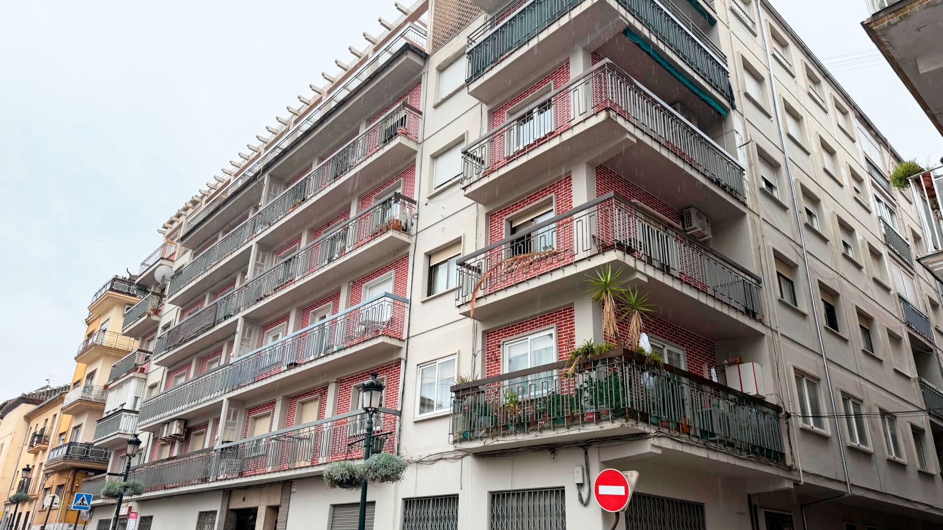 Exterior view of Flat to rent in  Granada Capital  with Air Conditioner, Heating and Furnished