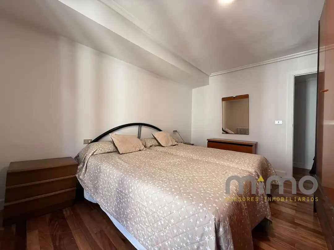 Habitación de Piso en venta en Donostia - San Sebastián  con Calefacción, Trastero y Balcón