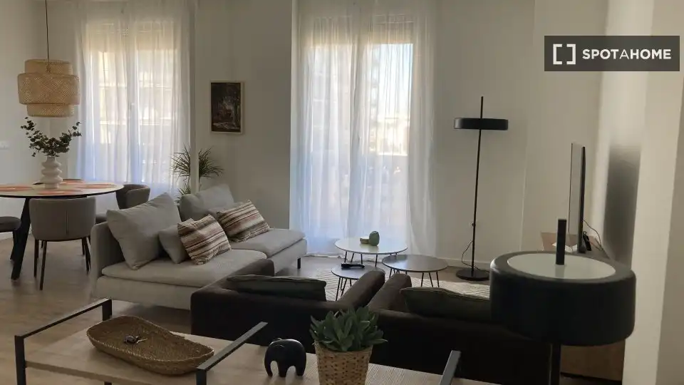 Appartamento con terrazza in affitto a L'Eixample