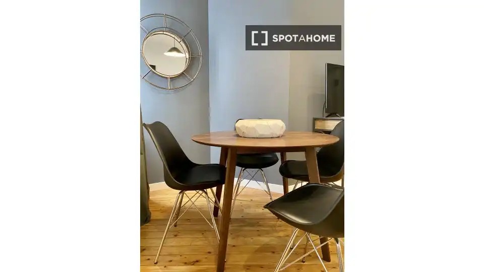 Menjador de Apartament per a compartir en Madrid amb Aire condicionat, Terrassa i Moblat
