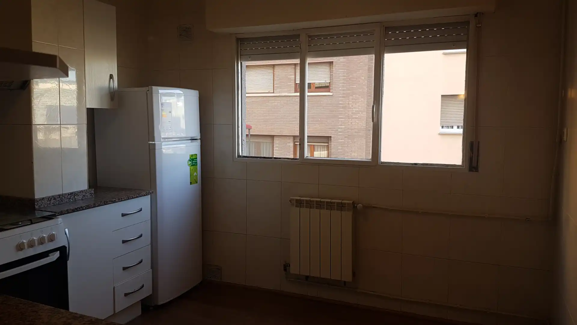 Cuina de Pis de lloguer en Lleida amb Calefacció, Parquet i Moblat