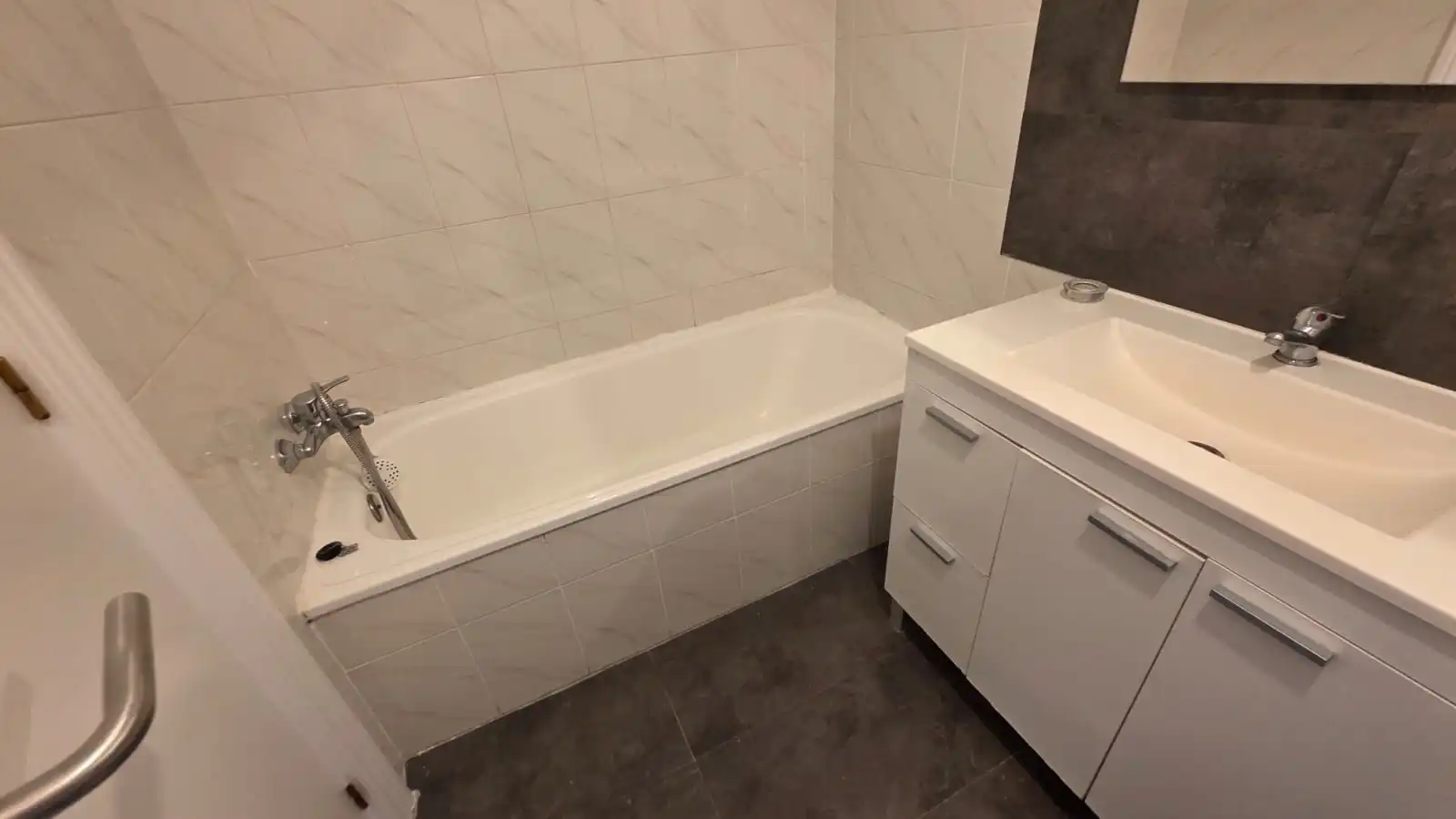 Bany de Pis en venda en Castro-Urdiales amb Calefacció i Terrassa
