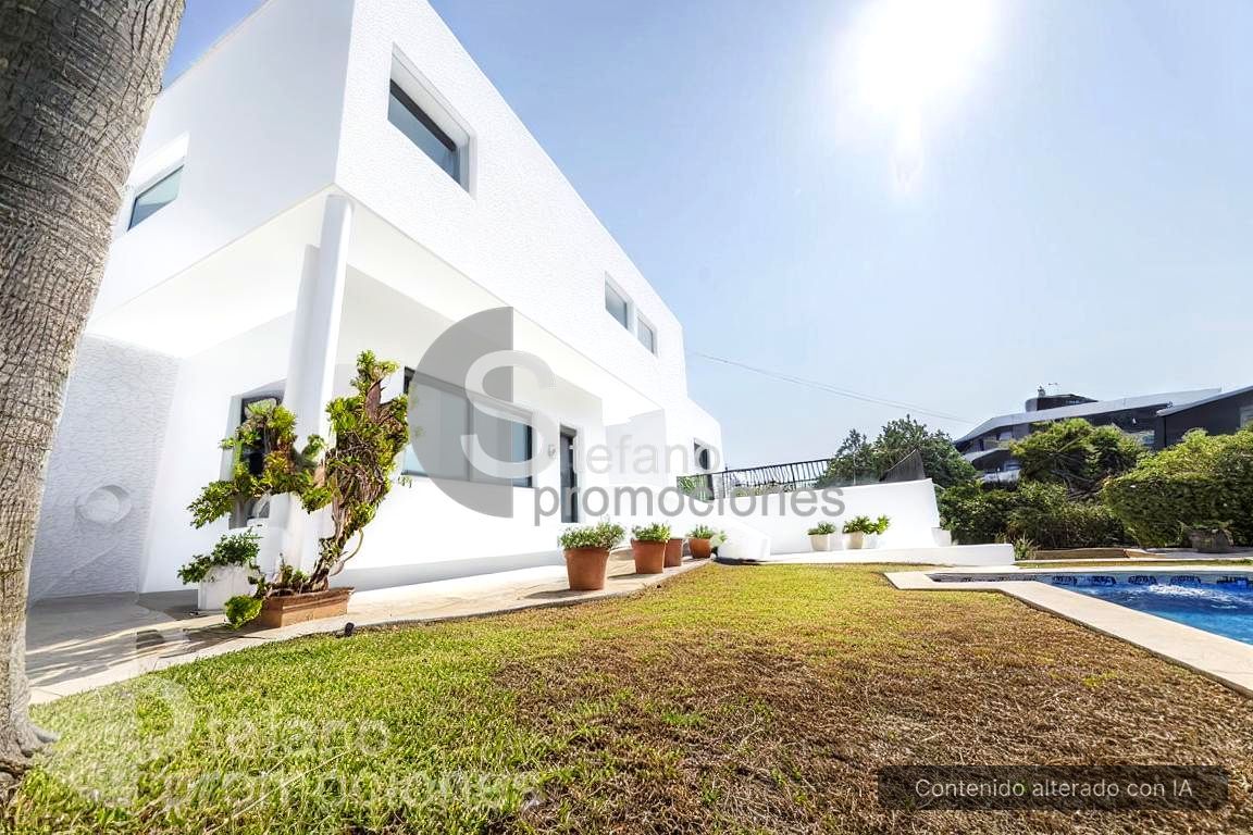 Vista exterior de Casa o xalet en venda en Málaga Capital amb Aire condicionat, Jardí privat i Terrassa