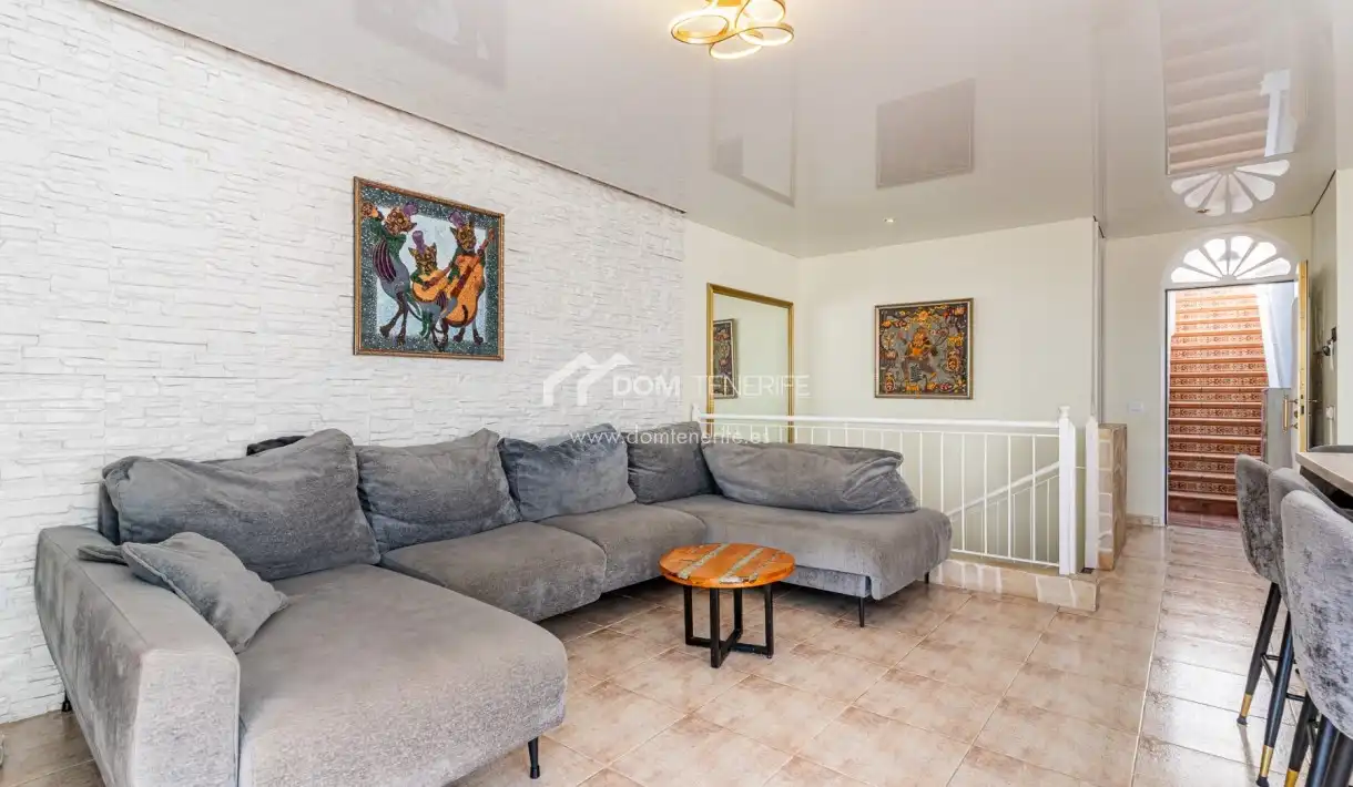 Sala d'estar de Casa o xalet en venda en Adeje amb Terrassa i Moblat