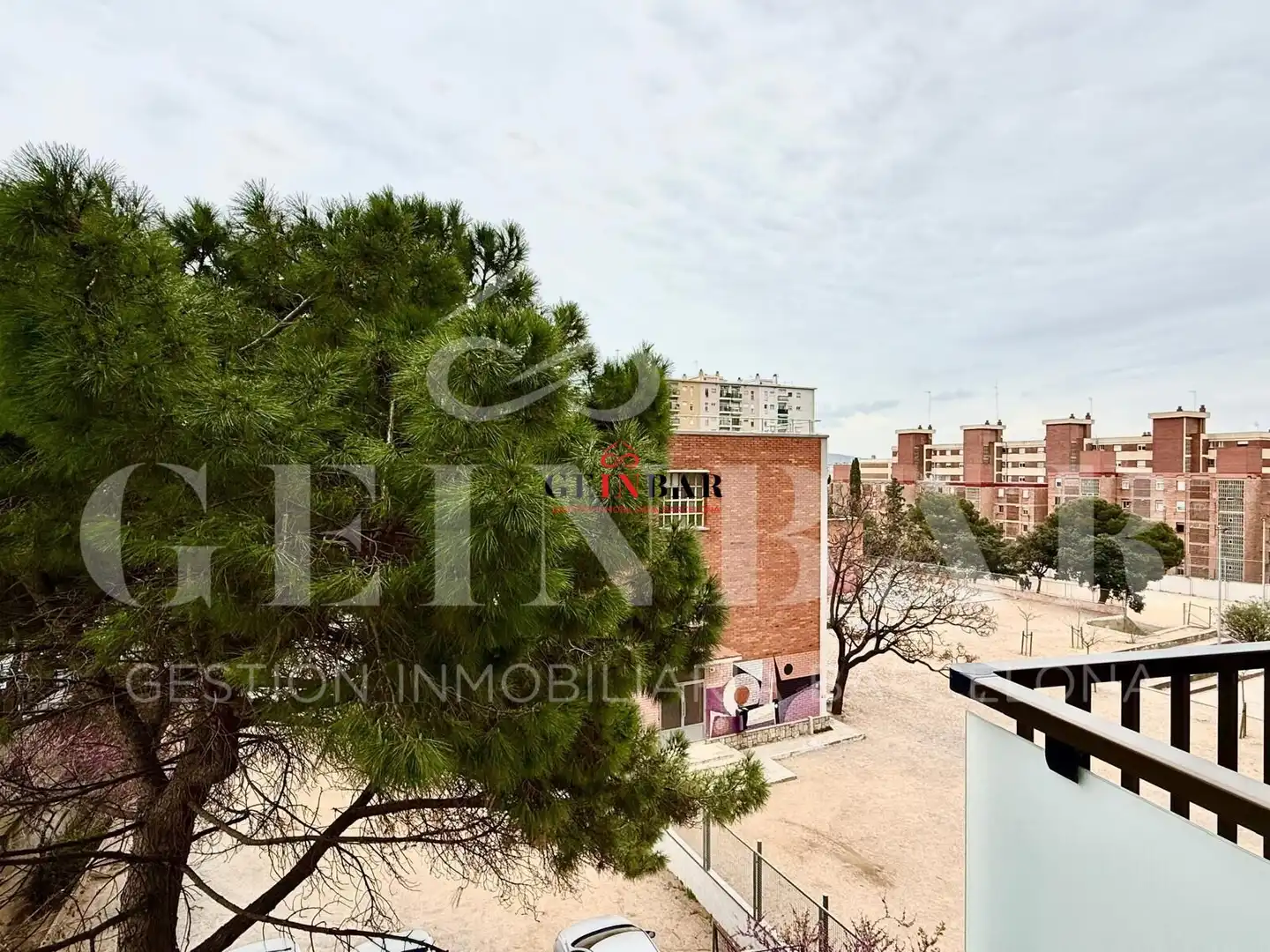 Vista exterior de Piso en venta en L'Hospitalet de Llobregat con Aire acondicionado, Calefacción y Terraza