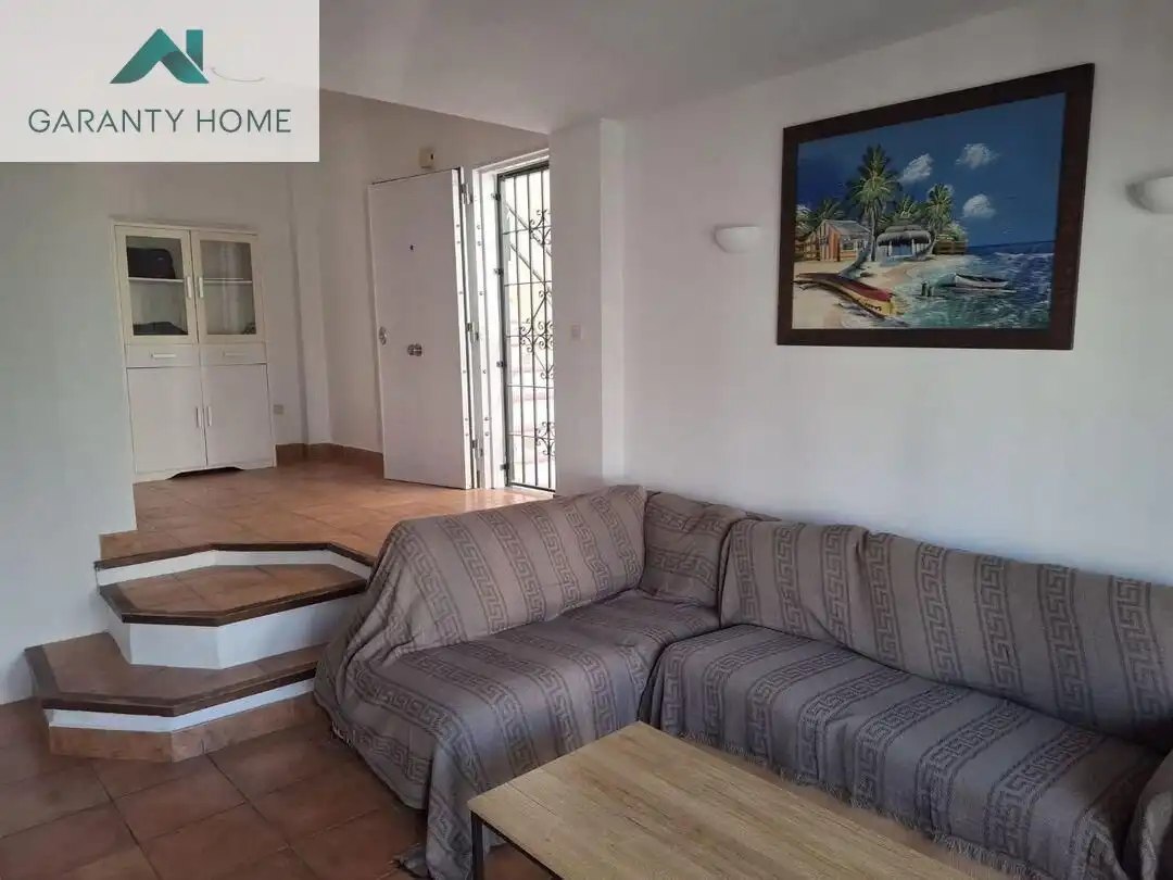 Sala d'estar de Dúplex de lloguer en Torremolinos amb Calefacció, Jardí privat i Terrassa