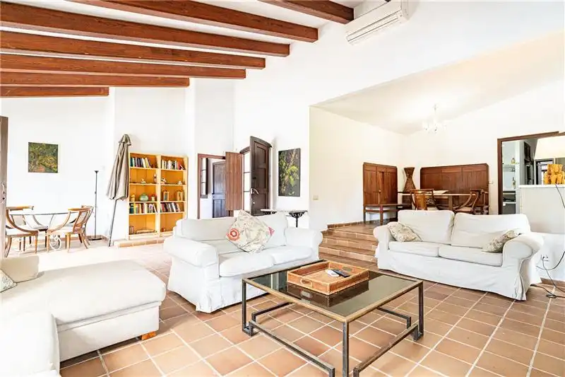 Wohnzimmer von Country house zum Verkauf in Calvià mit Heizung, Privatgarten und Terrasse
