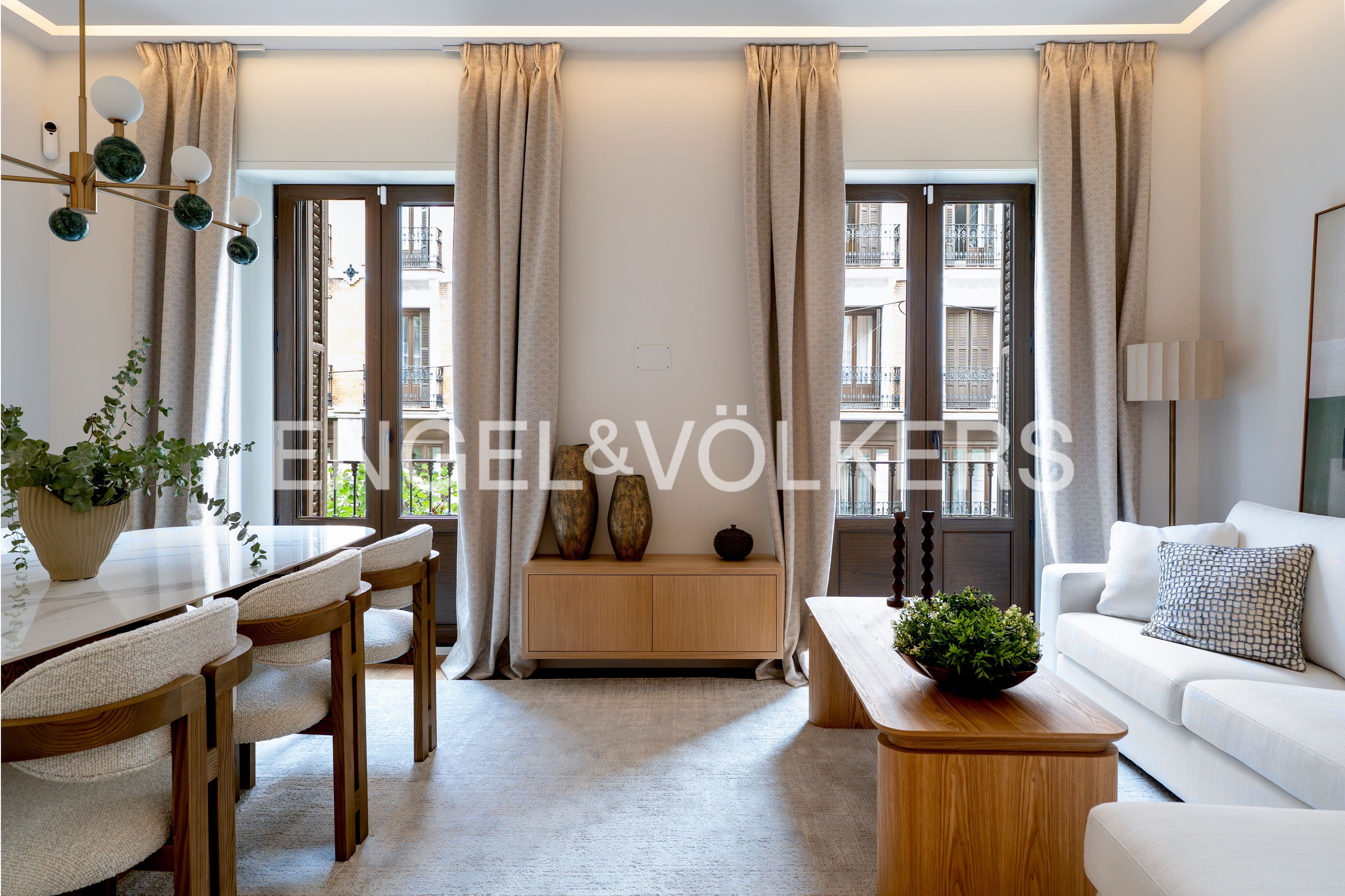 Living room of Flat for sale in  Madrid Capital  with Air Conditioner, Heating and Furnished