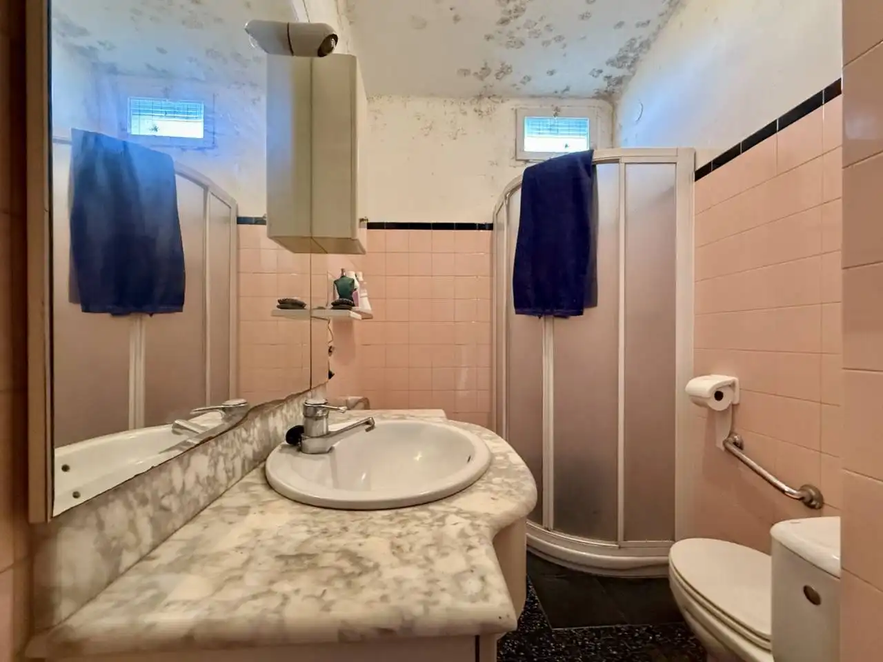 Baño de Finca rústica en venta en Pontós con Calefacción, Jardín privado y Terraza