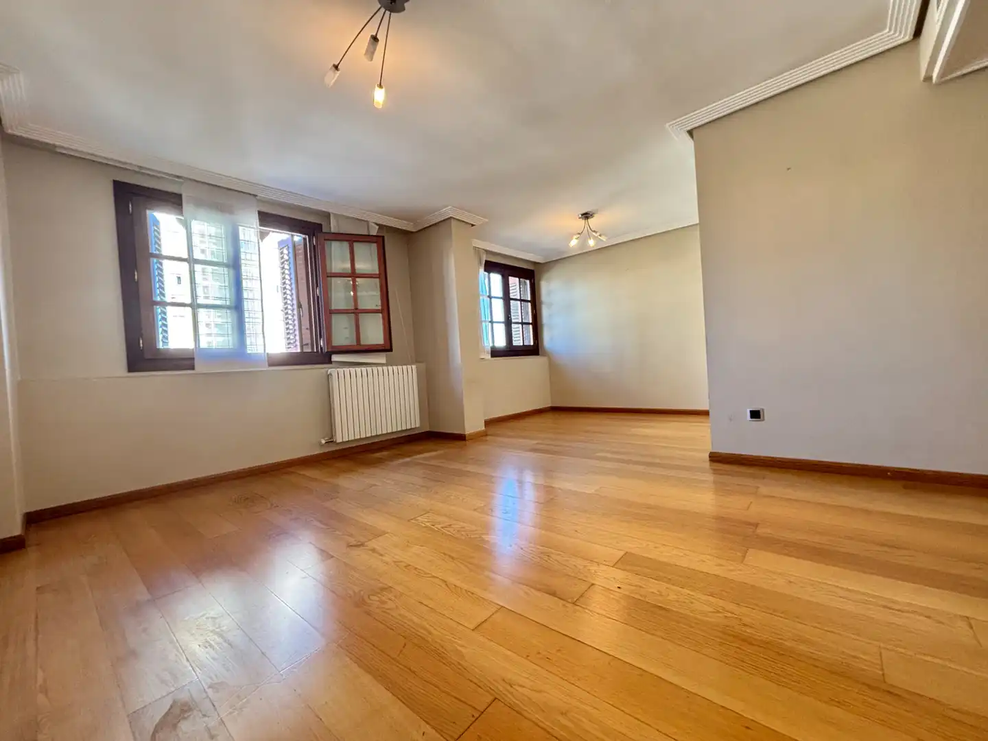 Wohnzimmer von Maisonette zum Verkauf in Zaragoza mit Klimaanlage, Heizung und Parkett
