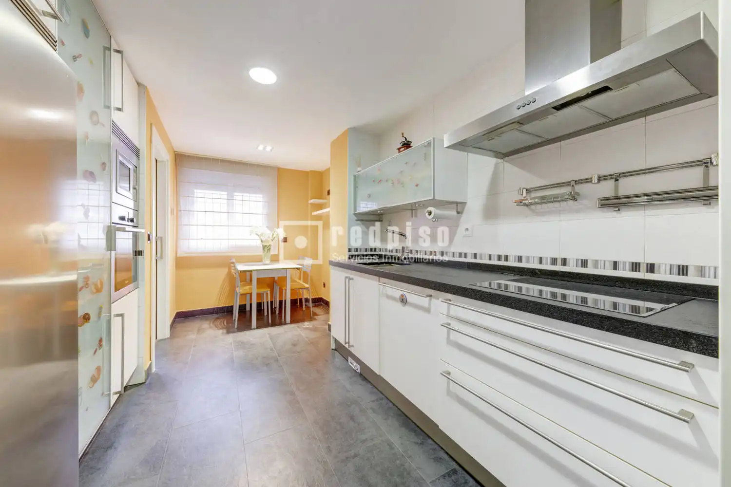 Kitchen of Houses for sale in Pozuelo de Alarcón  with Air Conditioner, Heating and Private garden