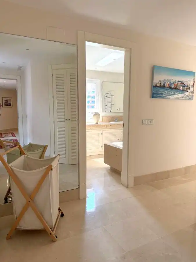 Bathroom of Apartments for rent in Sotogrande  with Air Conditioner, Heating and Terrace