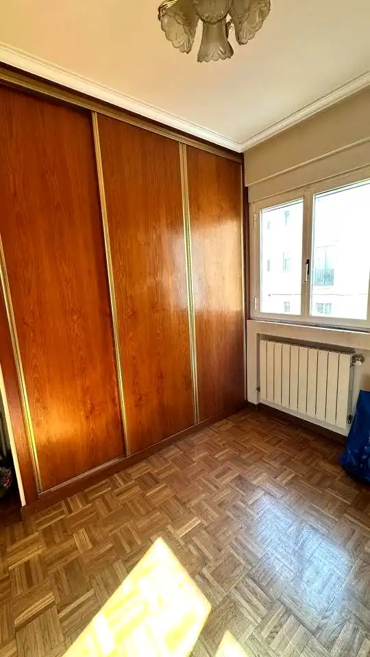 Dormitori de Apartament en venda en  Logroño amb Calefacció i Parquet