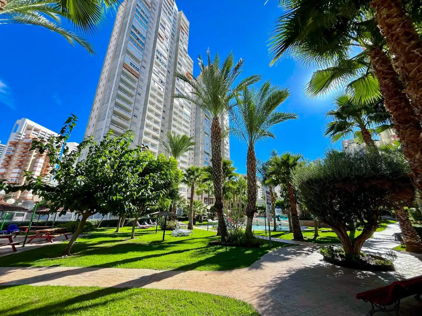Vista exterior de Dúplex en venda en Benidorm amb Aire condicionat, Calefacció i Jardí privat