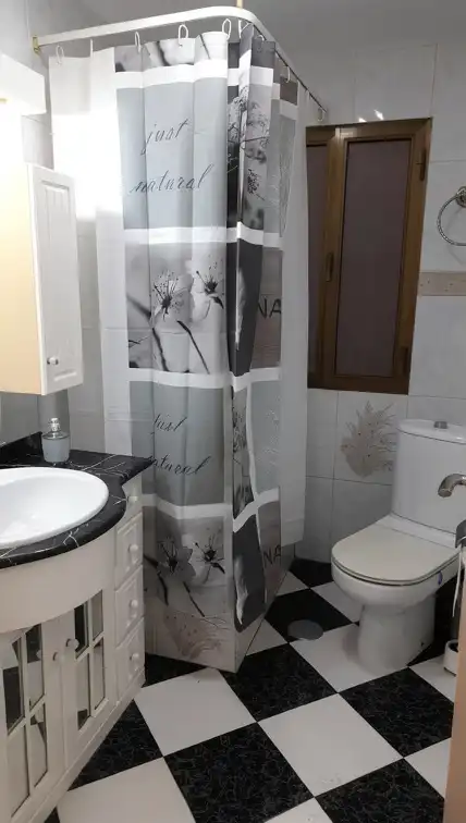 Baño de Piso en venta en Granada con Aire acondicionado, Calefacción y Amueblado
