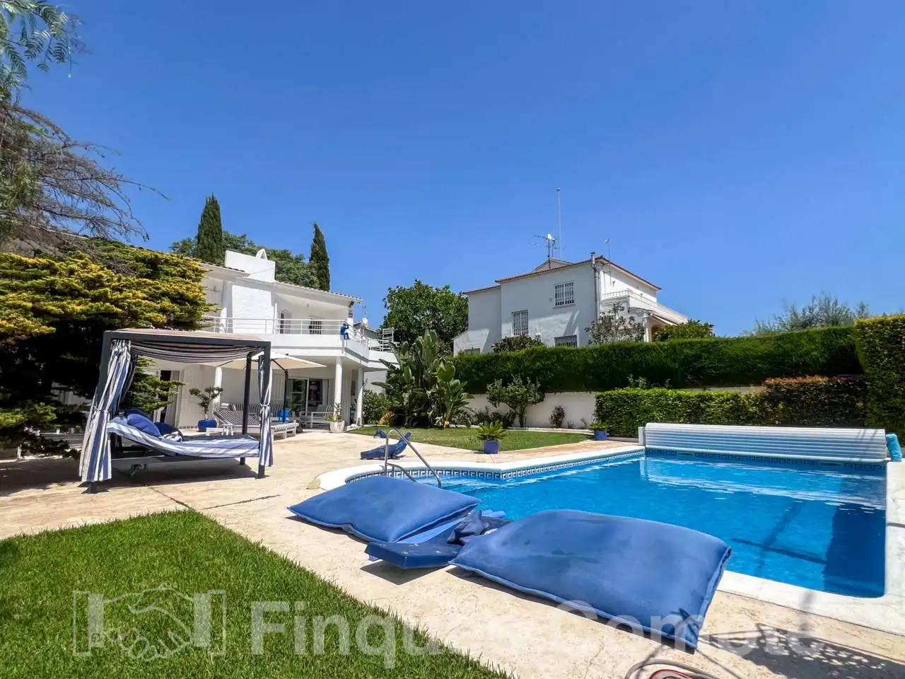Vista exterior de Casa o xalet en venda en Roda de Berà amb Aire condicionat, Jardí privat i Terrassa