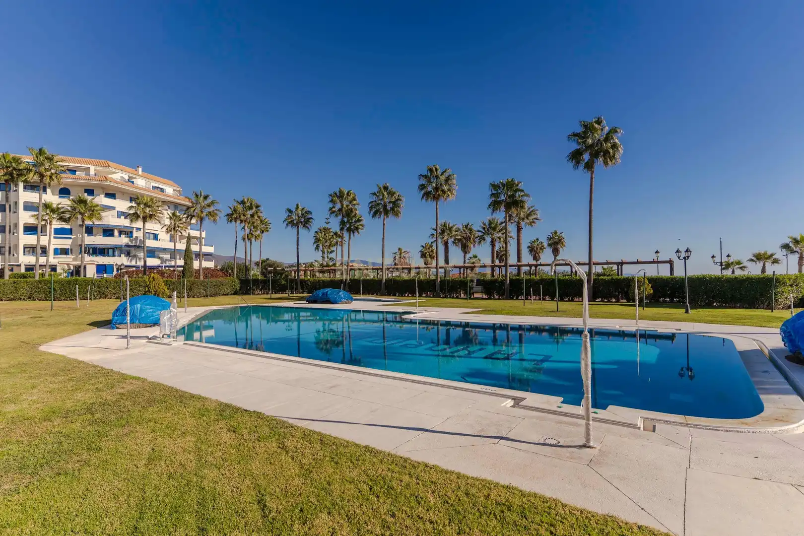 Schwimmbecken von Wohnung zum Verkauf in Manilva mit Privatgarten, Abstellraum und Gemeinschaftspool