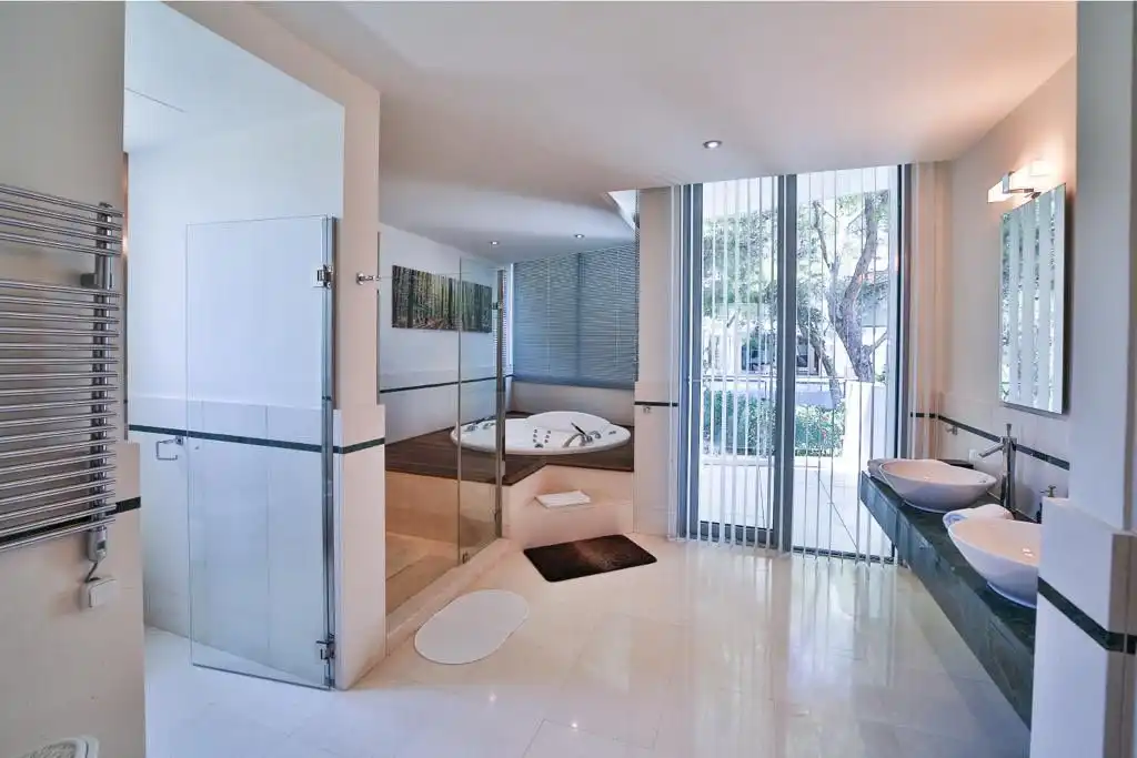 Baño de Casa o chalet de alquiler en Marbella con Aire acondicionado, Jardín privado y Terraza