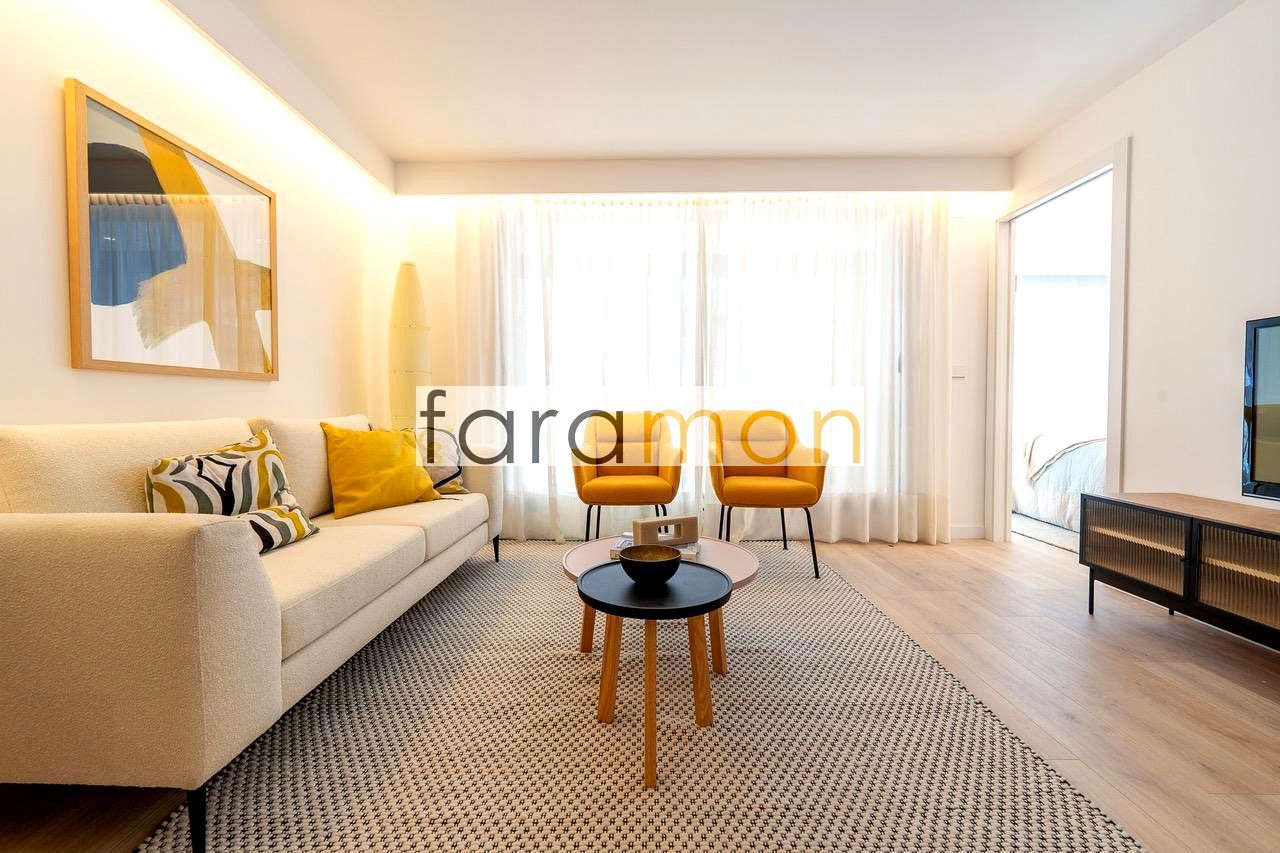 Living room of Flat for sale in Vigo   with Heating, Terrace and Storage room