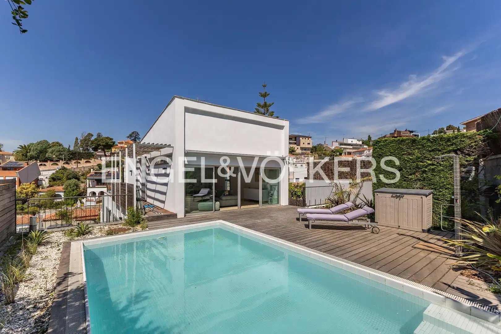 Vista exterior de Casa o xalet en venda en Esplugues de Llobregat amb Aire condicionat, Calefacció i Jardí privat
