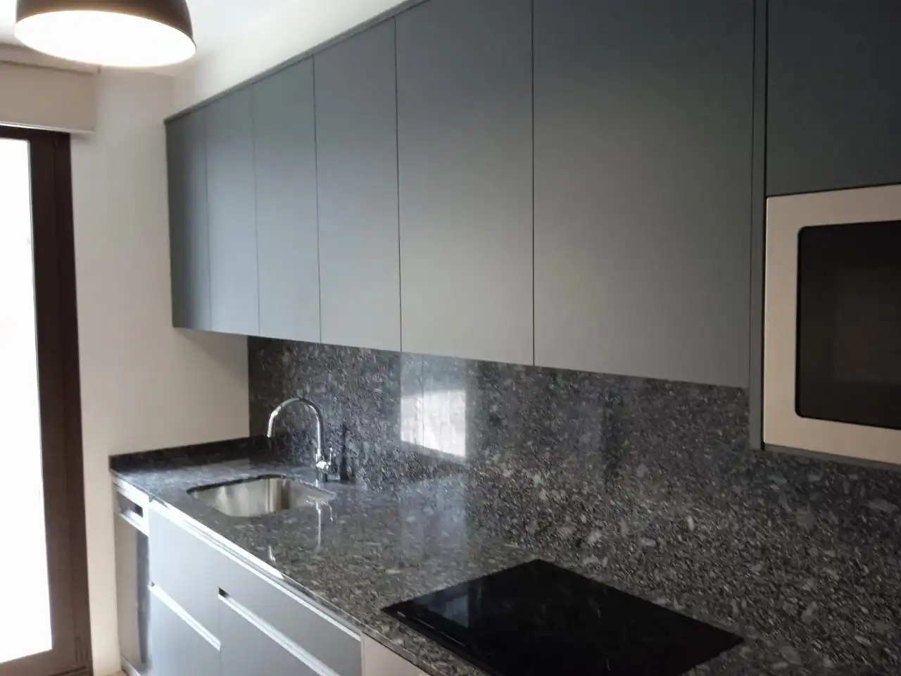 Cocina de Piso de alquiler en Santiago de Compostela  con Calefacción, Terraza y Amueblado