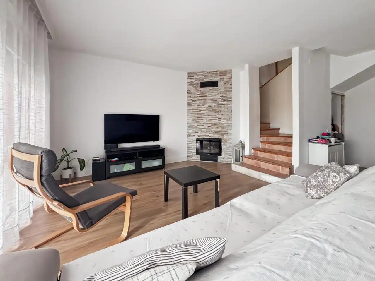 Sala d'estar de Casa o xalet en venda en Collado Mediano amb Aire condicionat, Terrassa i Piscina comunitària