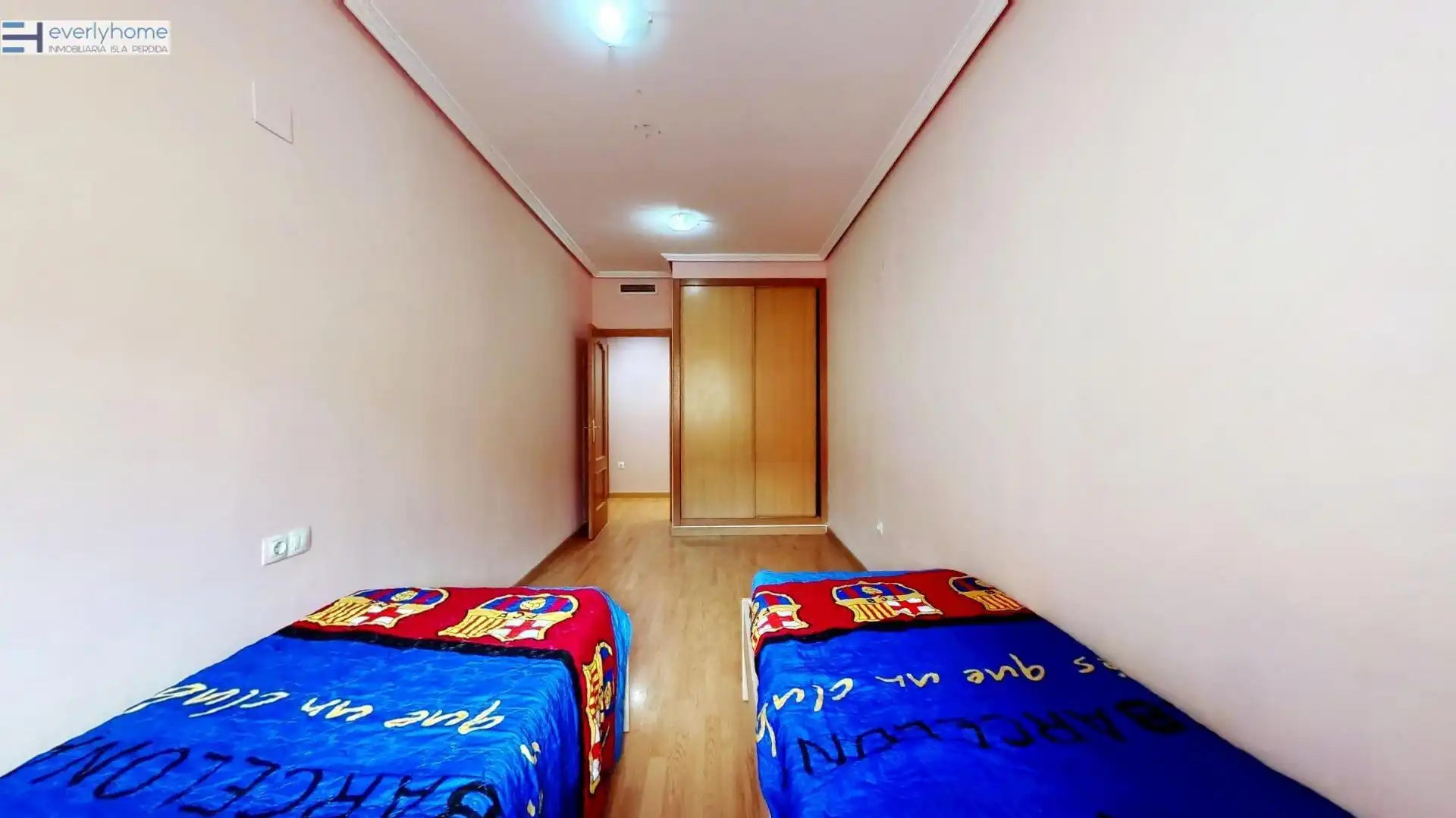 Habitación de Piso en venta en Castellón de la Plana / Castelló de la Plana con Parquet y Trastero