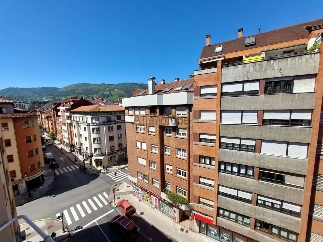 Piso de alquiler en Calle Fernando Vela, Milán - Pumarín