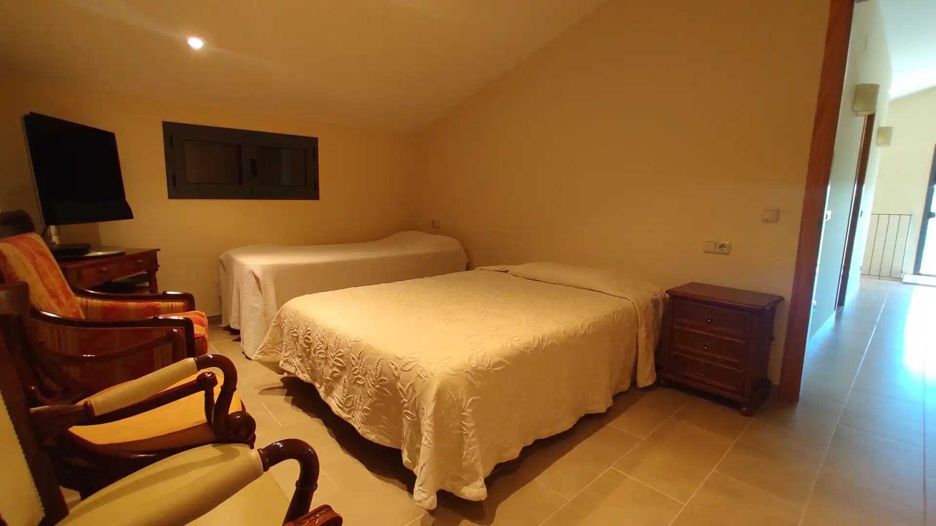 Schlafzimmer von Country house zum Verkauf in Roda de Berà mit Klimaanlage, Heizung und Privatgarten