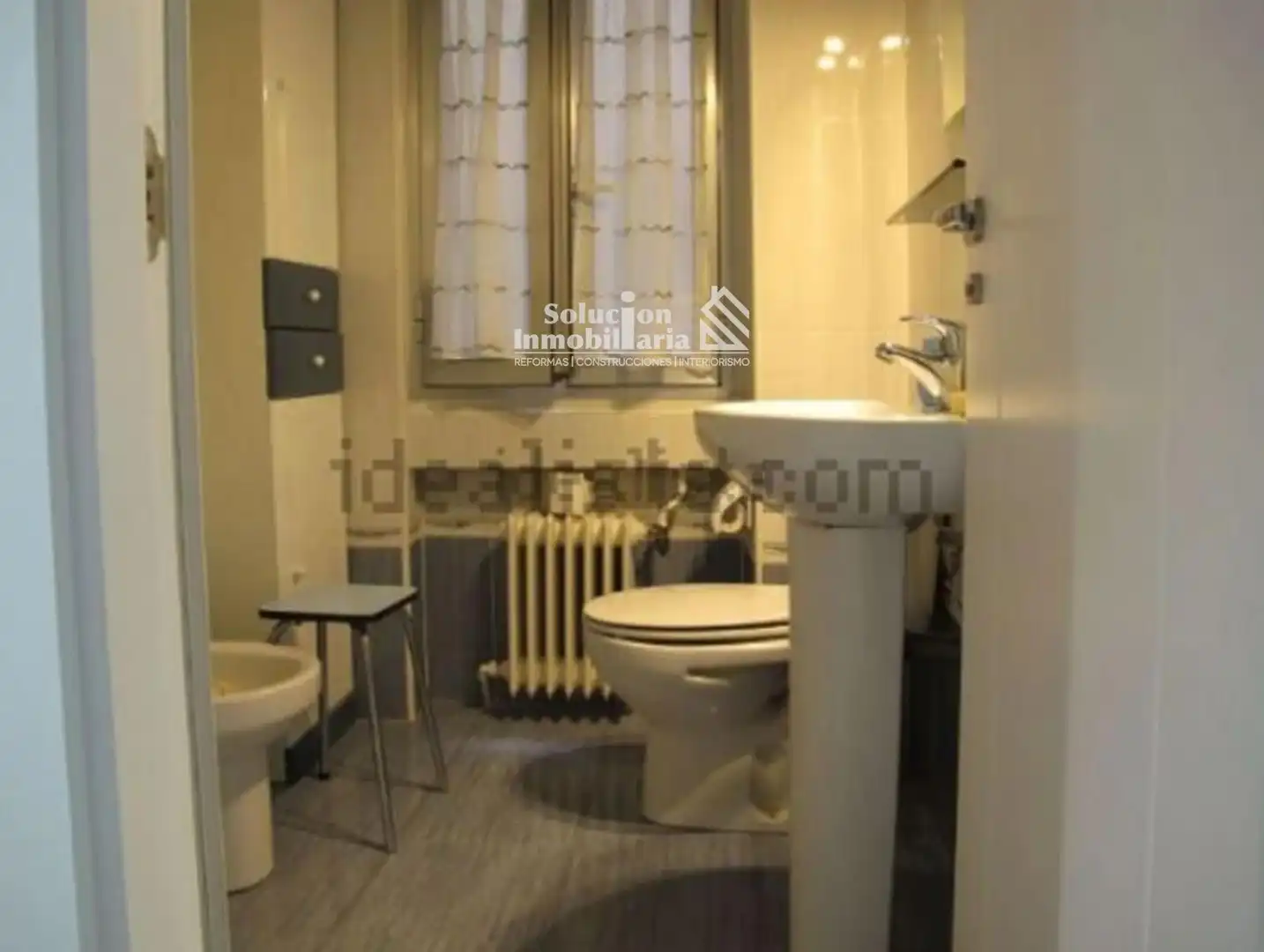 Badezimmer von Wohnung zur Miete in Salamanca mit Heizung, Terrasse und Abstellraum