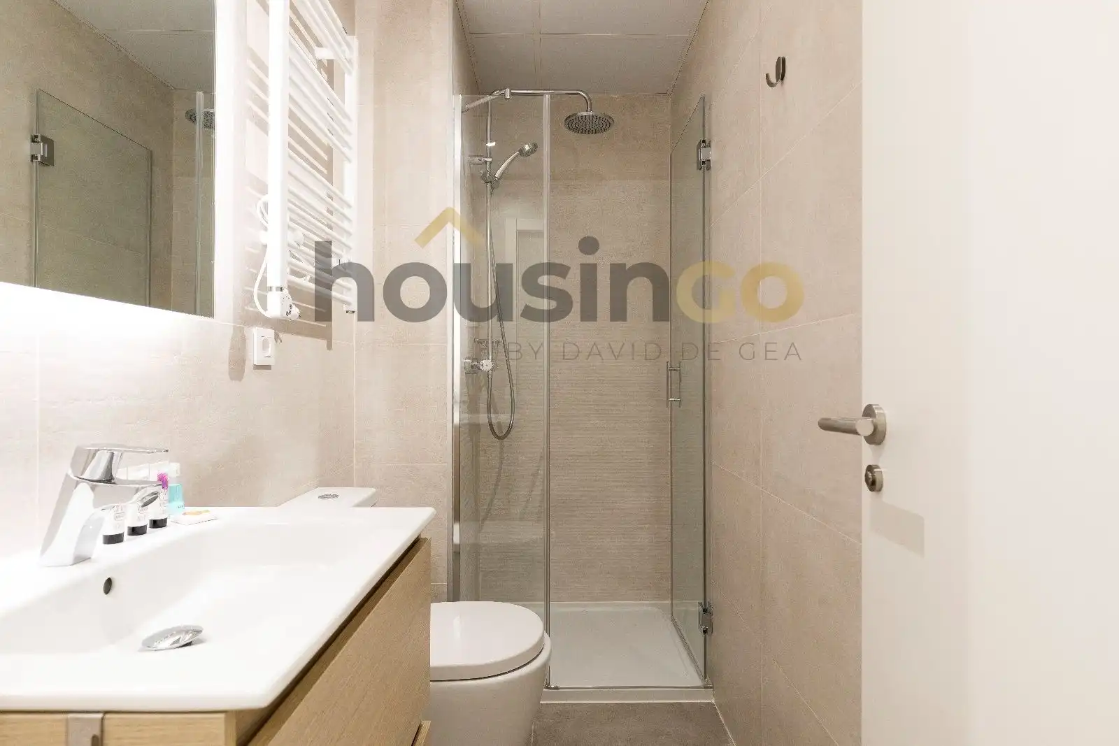 Bathroom of Apartments for rent in Madrid  with Air Conditioner, Heating and Parquet flooring