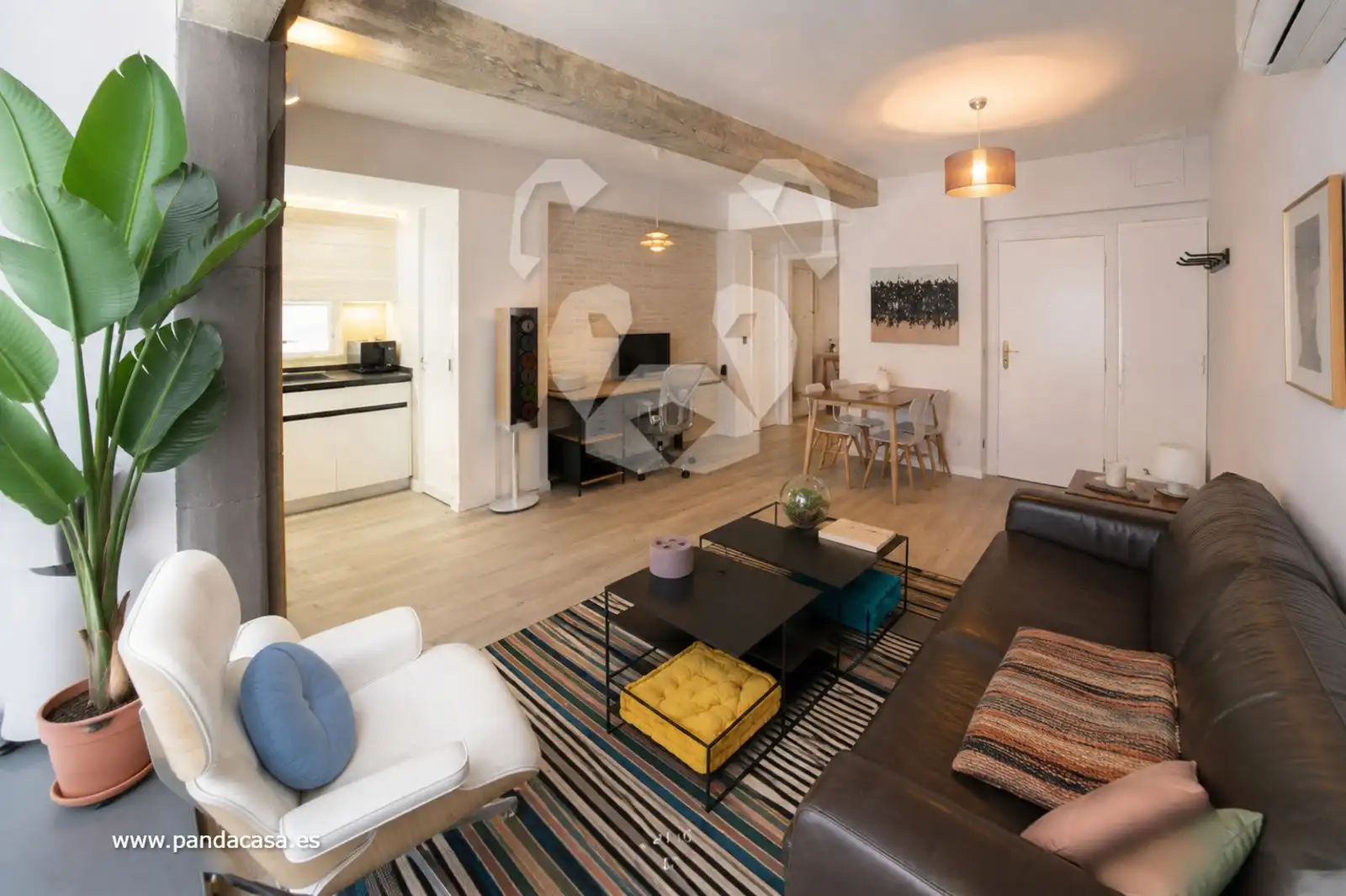 Living room of Flat for rent in Madrid  with Air Conditioner, Heating and Parquet flooring