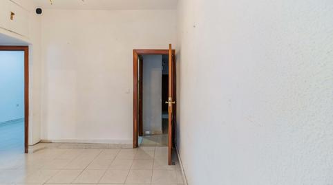 Foto 3 de Piso en venta en Comercial, Palomeras Bajas,  Madrid Capital
