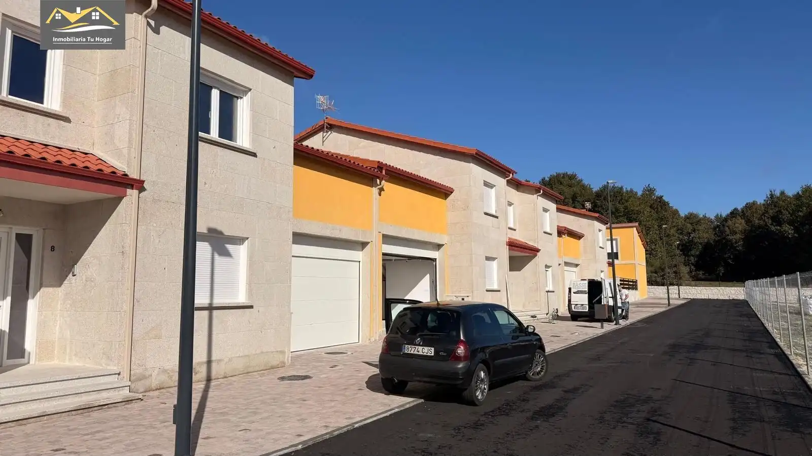 Vista exterior de Casa adosada en venda en Allariz amb Calefacció, Jardí privat i Terrassa