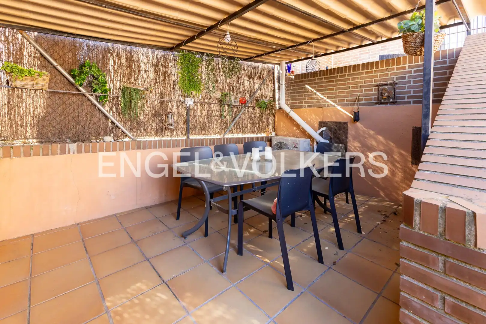 Terrassa de Casa adosada en venda en Las Rozas de Madrid amb Aire condicionat, Calefacció i Jardí privat