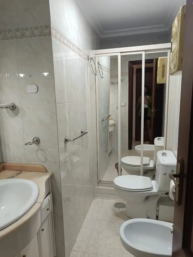 Baño de Piso de alquiler en Huelva con Aire acondicionado, Amueblado y Horno