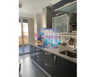 Cuina de Apartament de lloguer en Ourense Capital  amb Calefacció, Terrassa i Moblat