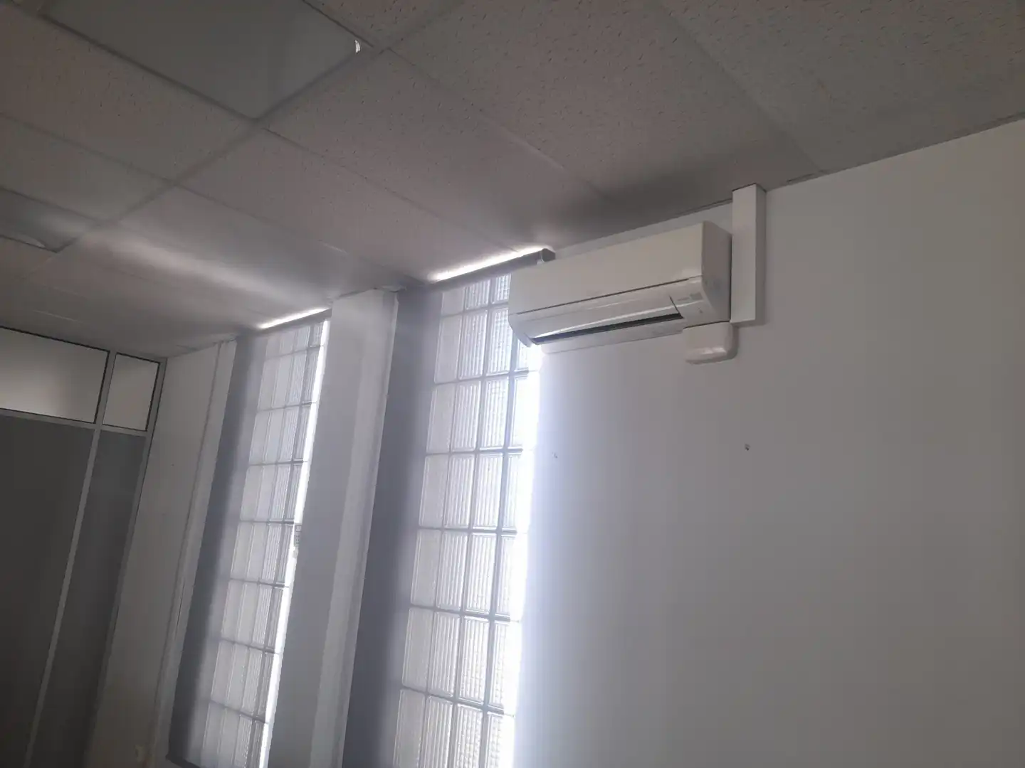 Local de alquiler en L'Hospitalet de Llobregat con Aire acondicionado y Calefacción