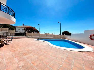 Duplex with balcony for sale in Avenida Maritima