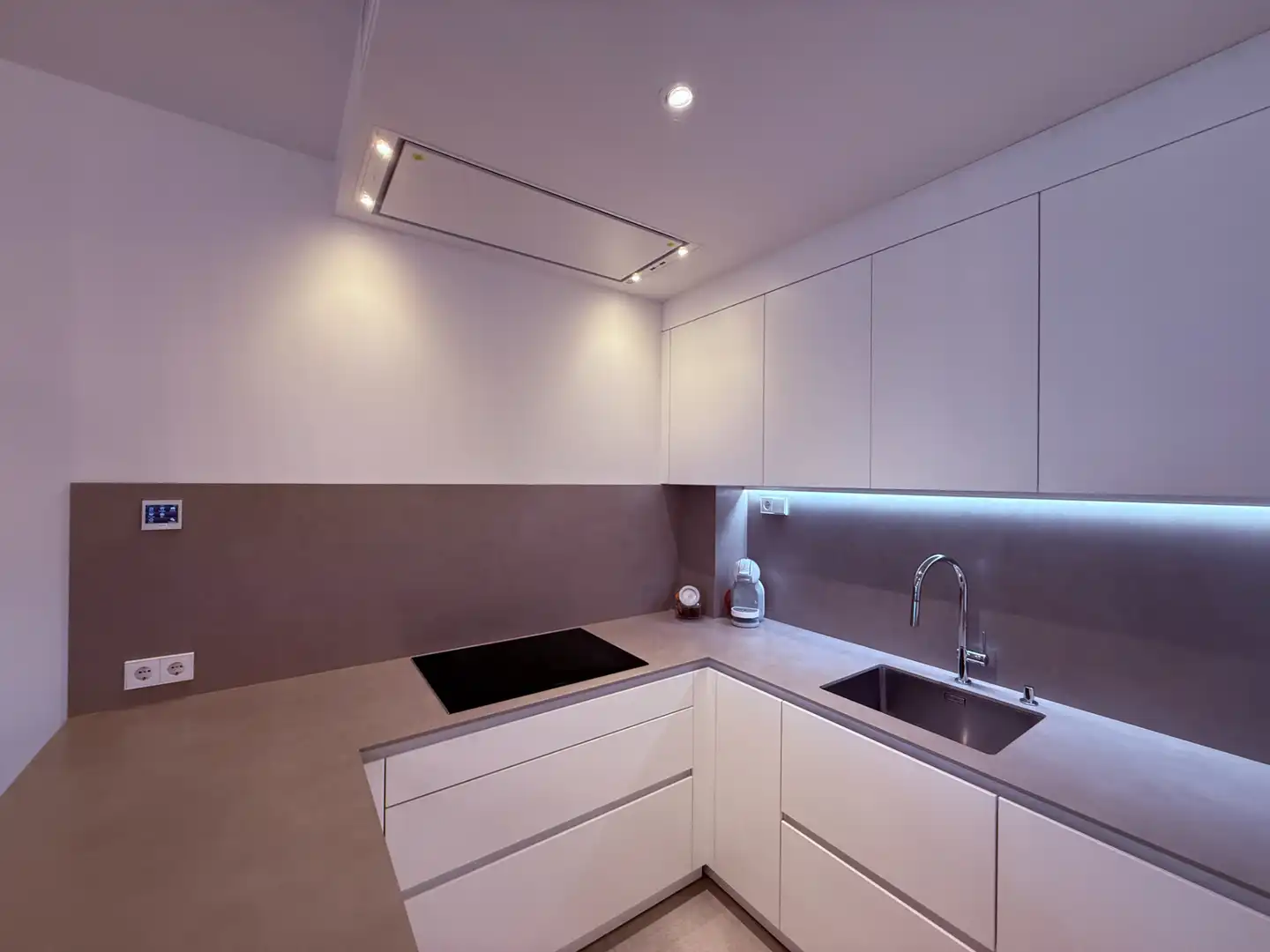 Cocina de Apartamento de alquiler en Salou con Aire acondicionado, Calefacción y Parquet