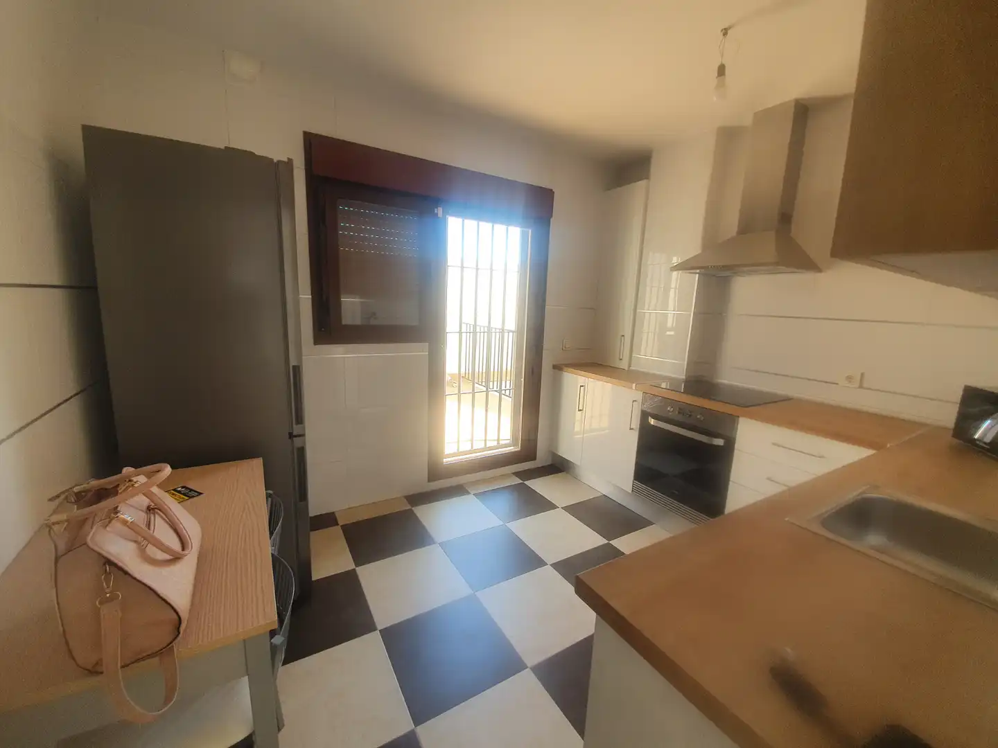 Cuina de Casa adosada en venda en Guadix amb Terrassa, Traster i Moblat