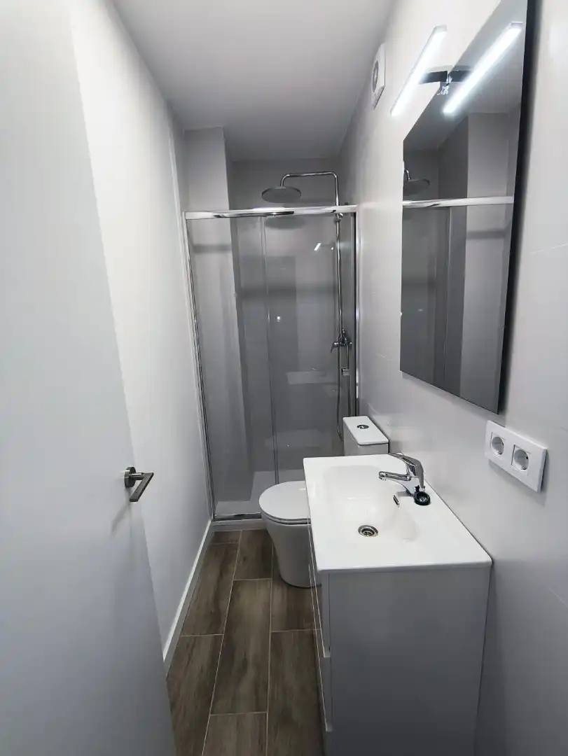 Baño de Piso para compartir en Madrid con Calefacción, Terraza y Amueblado