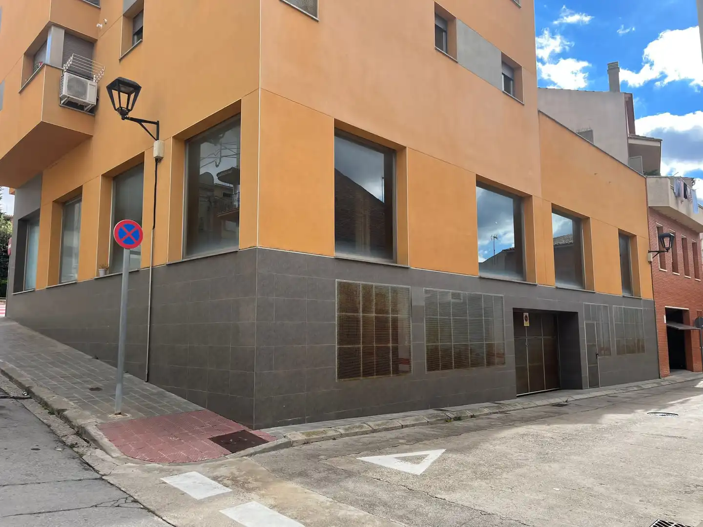 Vista exterior de Local en venta en Callús