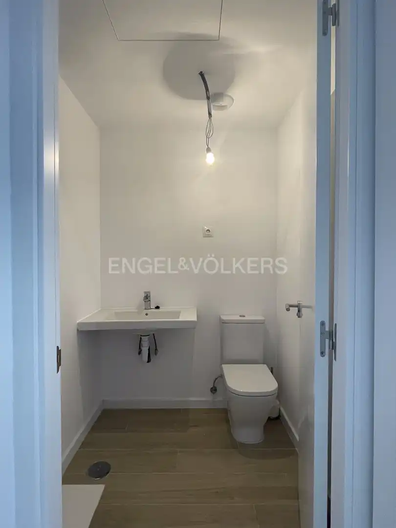 Badezimmer von Wohnung zur Miete in Madrid mit Klimaanlage, Heizung und Schwimmbad
