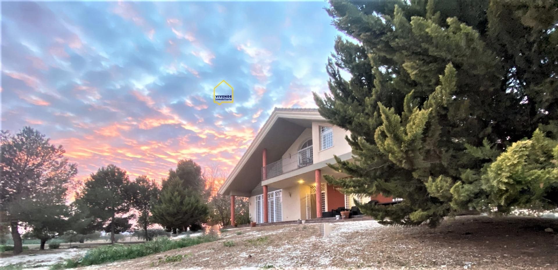 Vista exterior de Casa o xalet en venda en Lorca amb Calefacció, Jardí privat i Terrassa