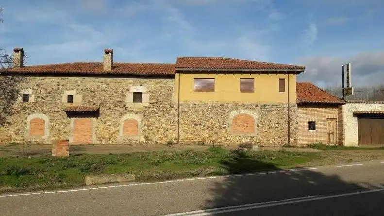 Vista exterior de Casa o chalet en venta en Alija del Infantado con Jardín privado