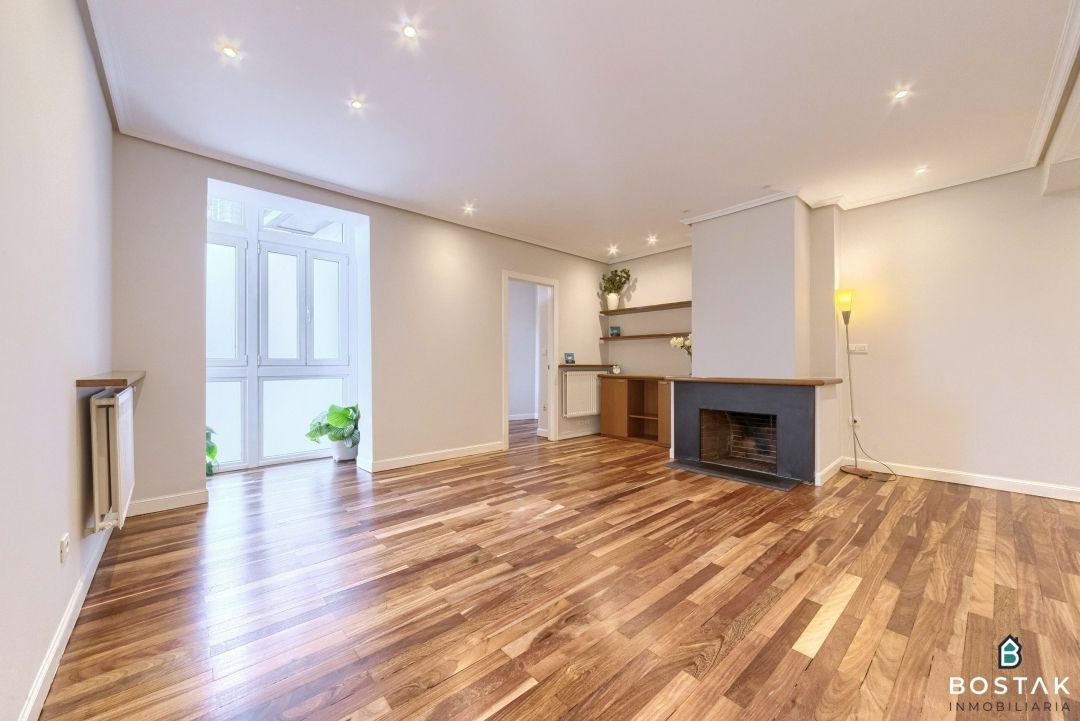 Sala de estar de Piso de alquiler en Bilbao  con Calefacción